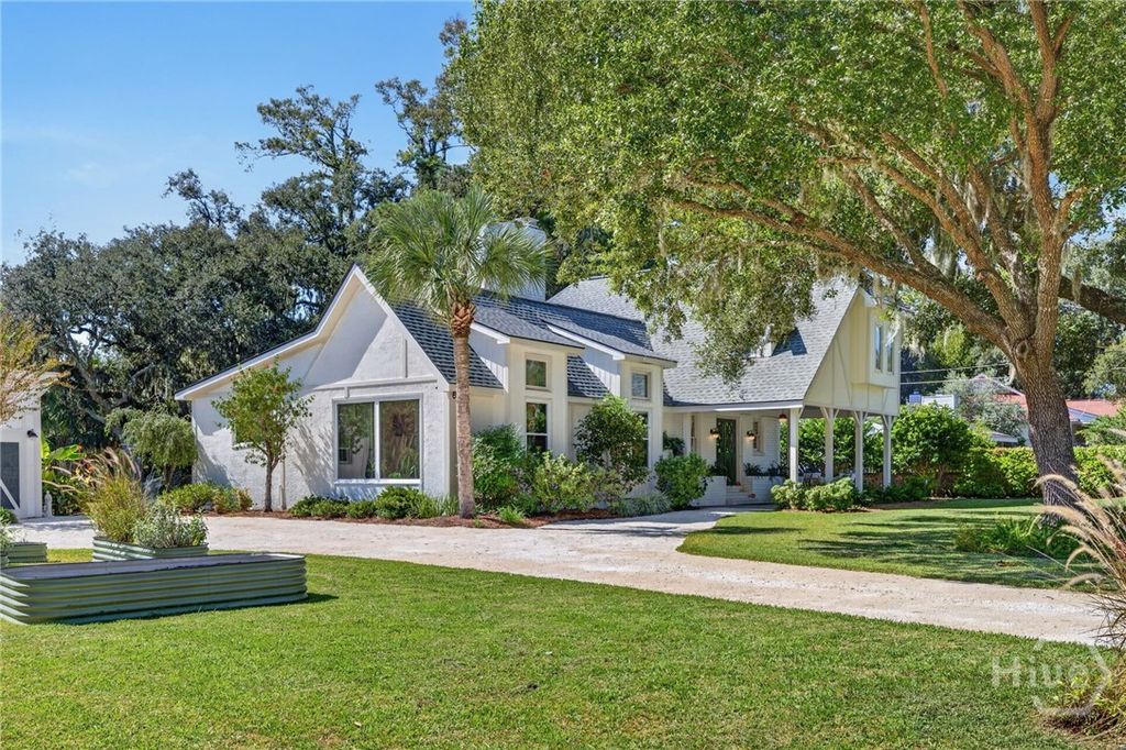 Image 2 of property listing at 221 E Point Drive, Savannah, GA 31410