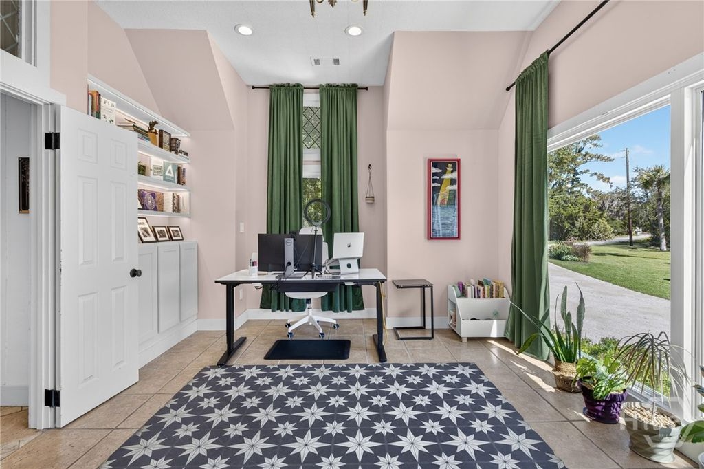 Image 21 of property listing at 221 E Point Drive, Savannah, GA 31410