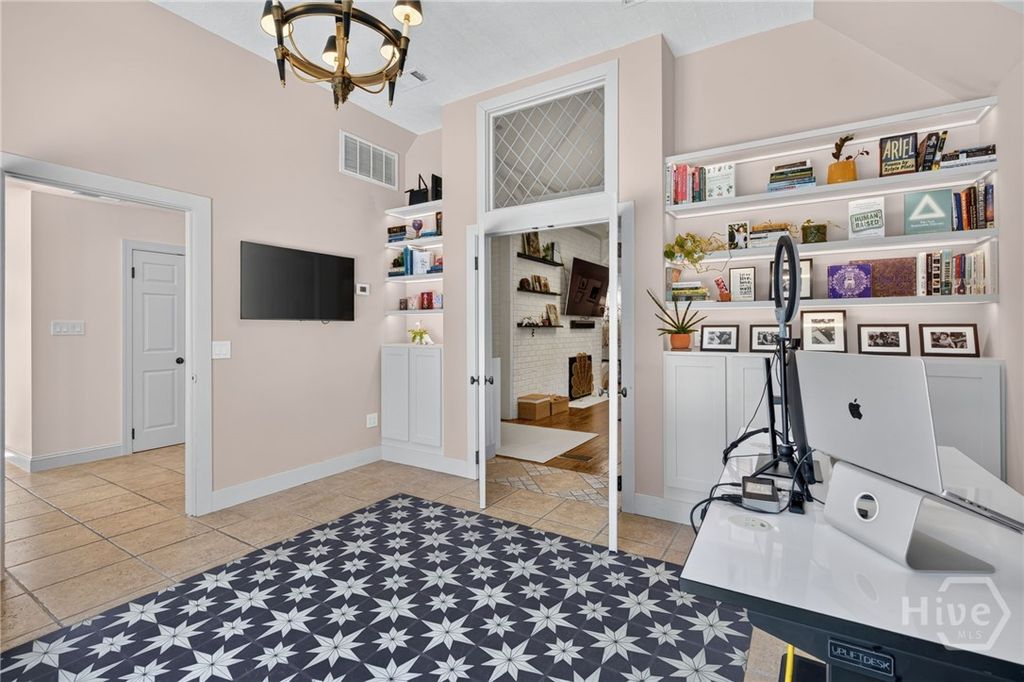 Image 22 of property listing at 221 E Point Drive, Savannah, GA 31410