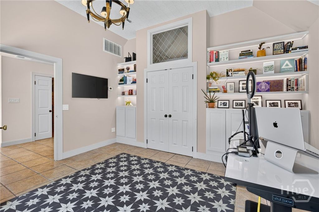 Image 23 of property listing at 221 E Point Drive, Savannah, GA 31410