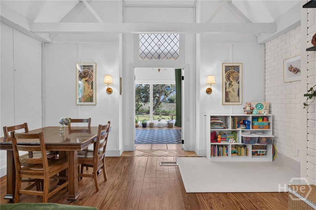Image 26 of property listing at 221 E Point Drive, Savannah, GA 31410