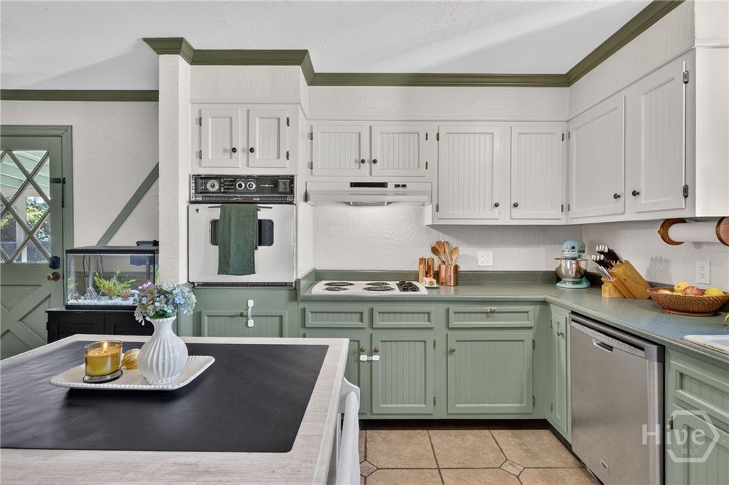 Image 28 of property listing at 221 E Point Drive, Savannah, GA 31410