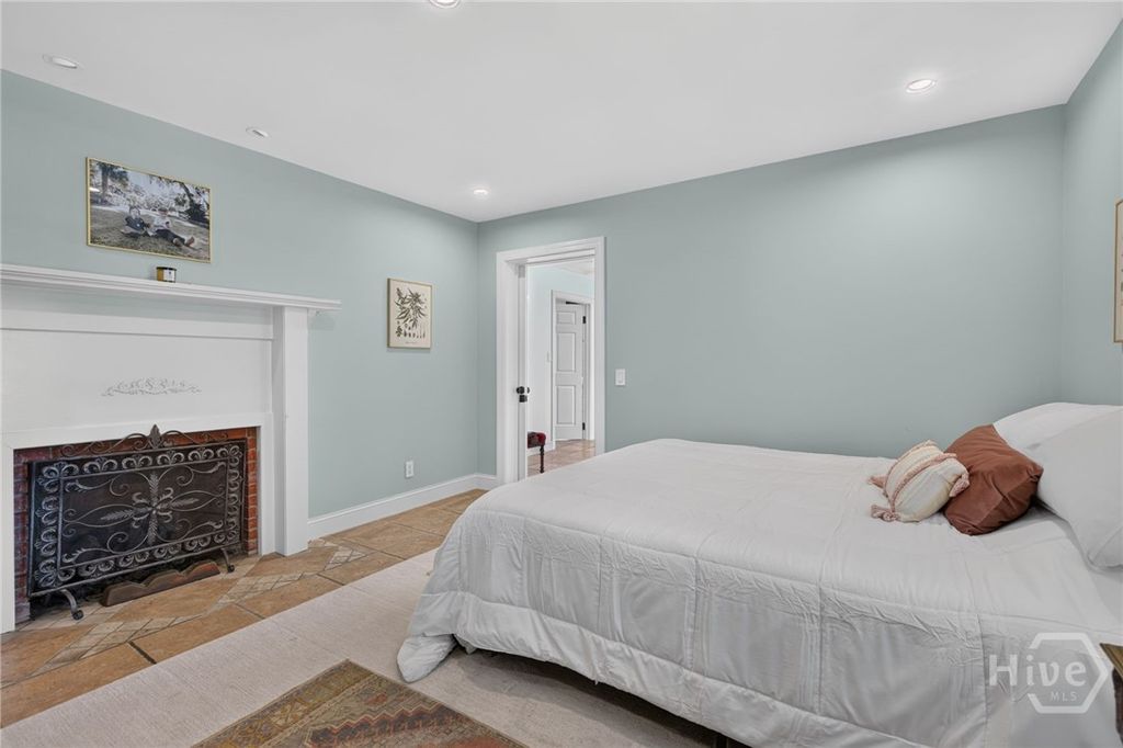 Image 34 of property listing at 221 E Point Drive, Savannah, GA 31410