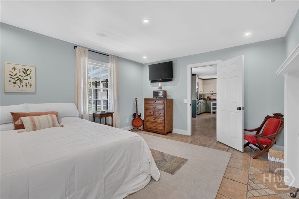 Image 35 of property listing at 221 E Point Drive, Savannah, GA 31410
