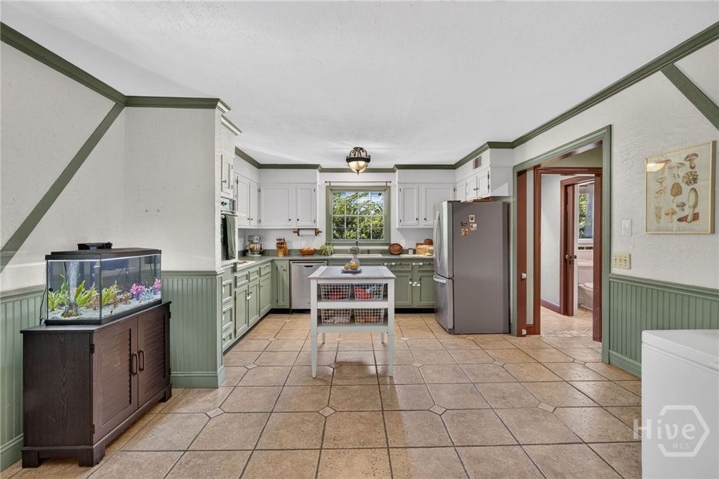 Image 38 of property listing at 221 E Point Drive, Savannah, GA 31410
