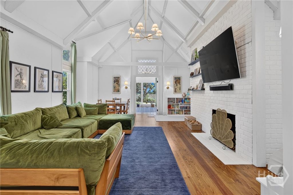Image 4 of property listing at 221 E Point Drive, Savannah, GA 31410