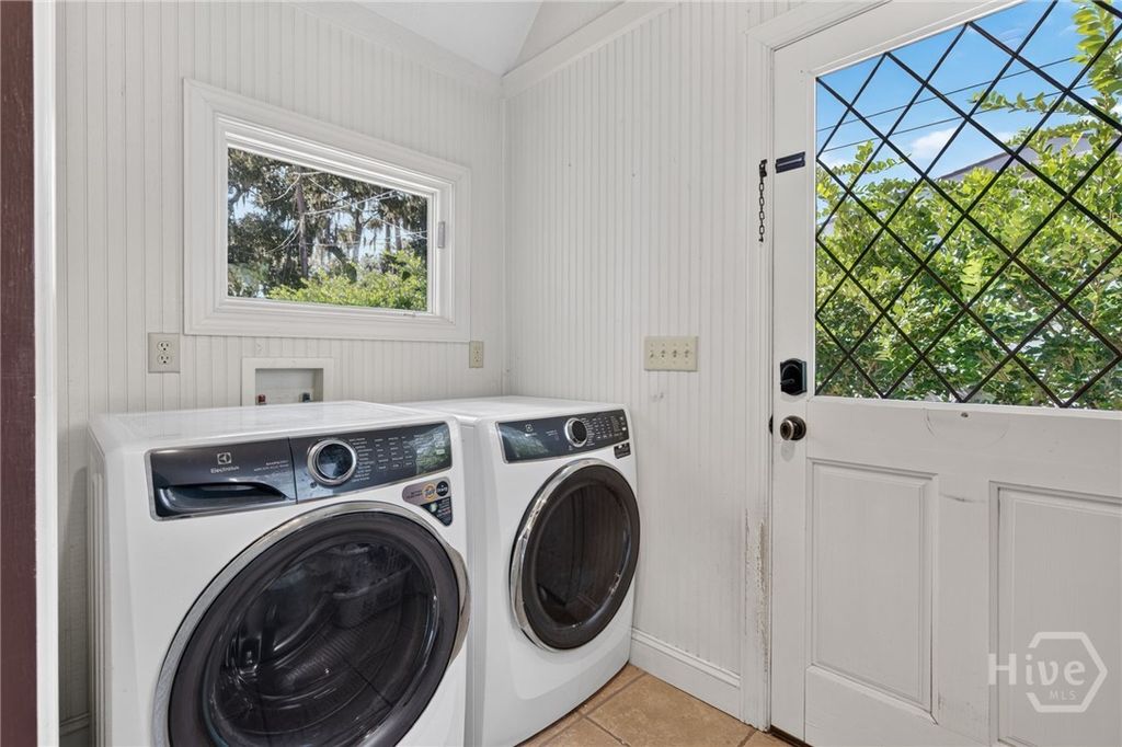 Image 42 of property listing at 221 E Point Drive, Savannah, GA 31410