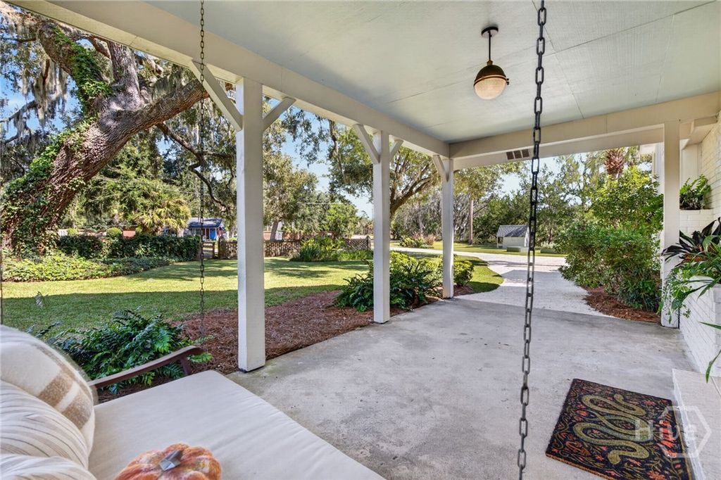 Image 7 of property listing at 221 E Point Drive, Savannah, GA 31410