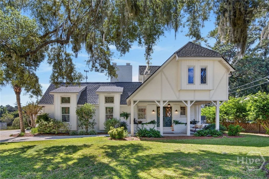 Image 9 of property listing at 221 E Point Drive, Savannah, GA 31410