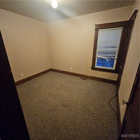 1614 Ferry Avenue, Niagara Falls, NY 14301