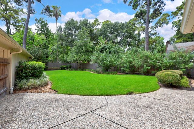 5619 Willow Walk Street, Houston, TX 77069