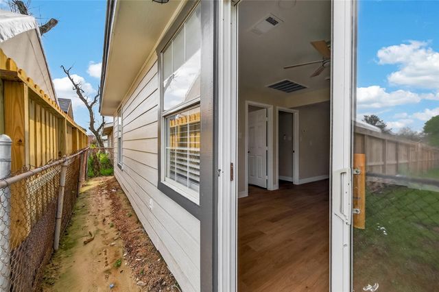 7927 Brays Street A, Houston, TX 77012