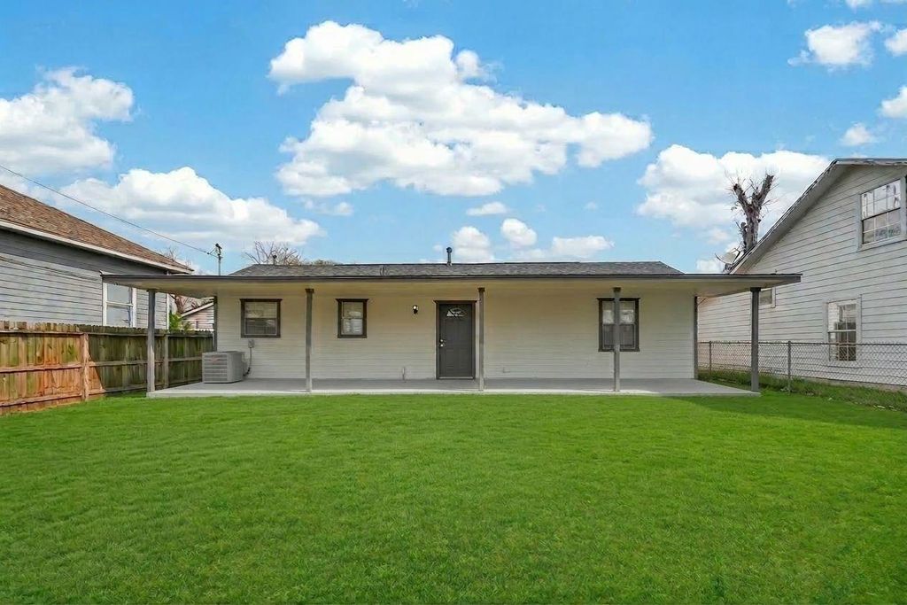 7927 Brays Street A, Houston, TX 77012