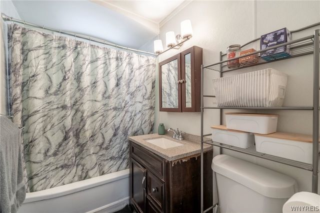 70 Marlow Road, West Seneca, NY 14224