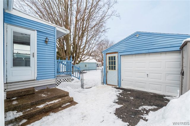 70 Marlow Road, West Seneca, NY 14224