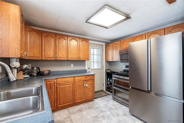 70 Marlow Road, West Seneca, NY 14224