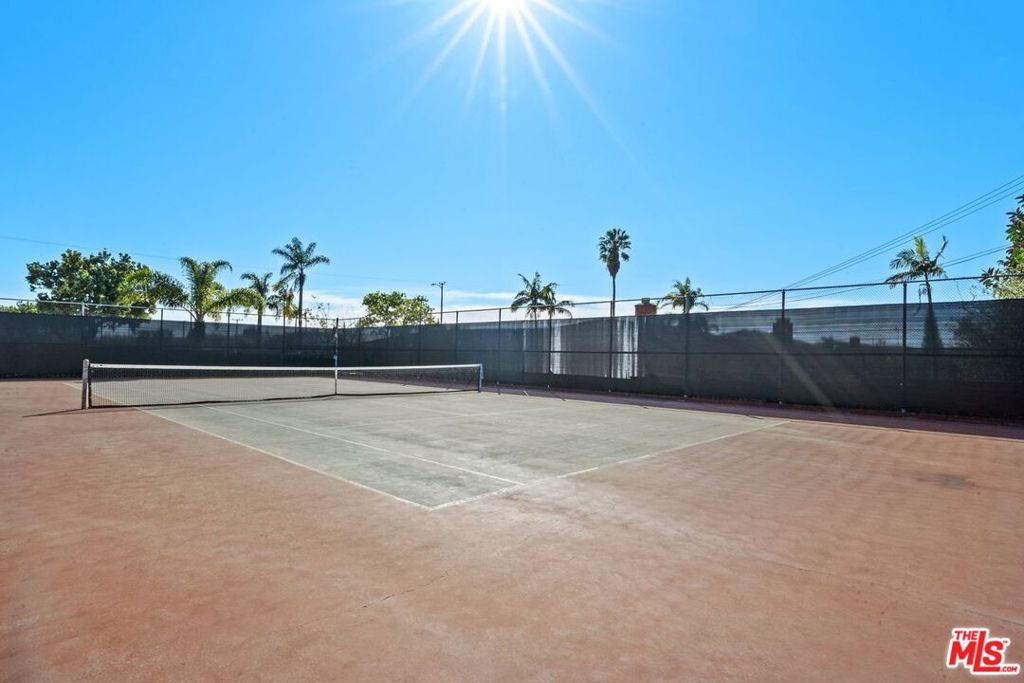 5435 W 64th Street, Los Angeles, CA 90056 — exterior