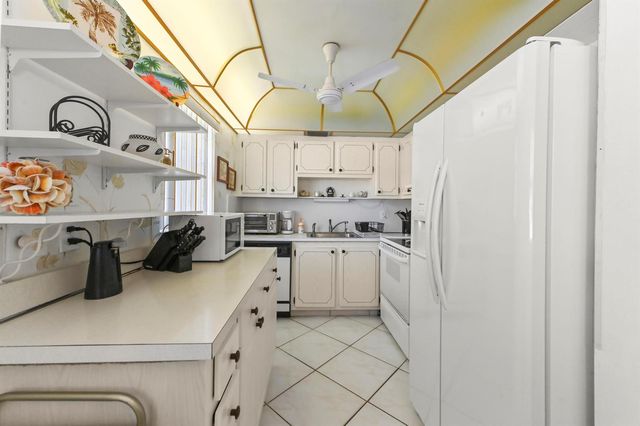 209 WATERFORD I, Delray Beach, FL 33446