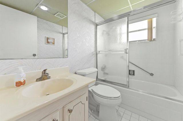 209 WATERFORD I, Delray Beach, FL 33446