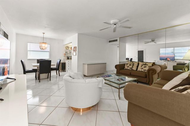 209 WATERFORD I, Delray Beach, FL 33446