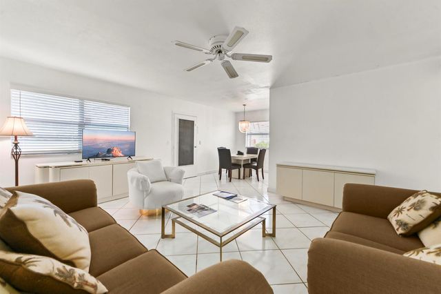 209 WATERFORD I, Delray Beach, FL 33446