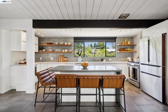 5768 Highwood Rd, Castro Valley, CA 94552