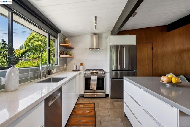 5768 Highwood Rd, Castro Valley, CA 94552