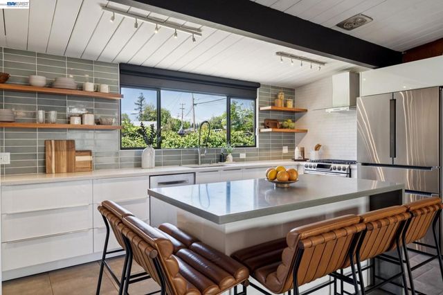 5768 Highwood Rd, Castro Valley, CA 94552