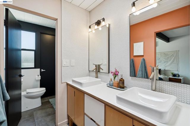 5768 Highwood Rd, Castro Valley, CA 94552
