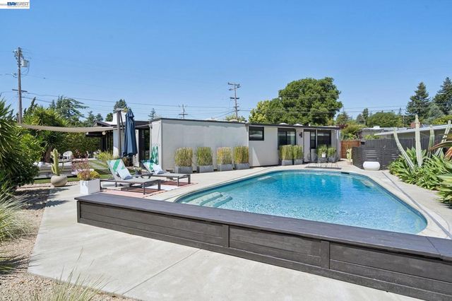 5768 Highwood Rd, Castro Valley, CA 94552