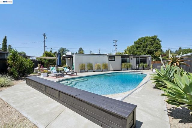 5768 Highwood Rd, Castro Valley, CA 94552