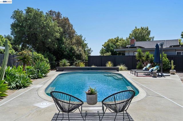 5768 Highwood Rd, Castro Valley, CA 94552