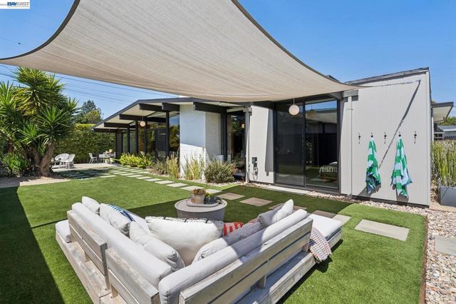 5768 Highwood Rd, Castro Valley, CA 94552