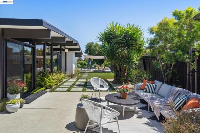 5768 Highwood Rd, Castro Valley, CA 94552