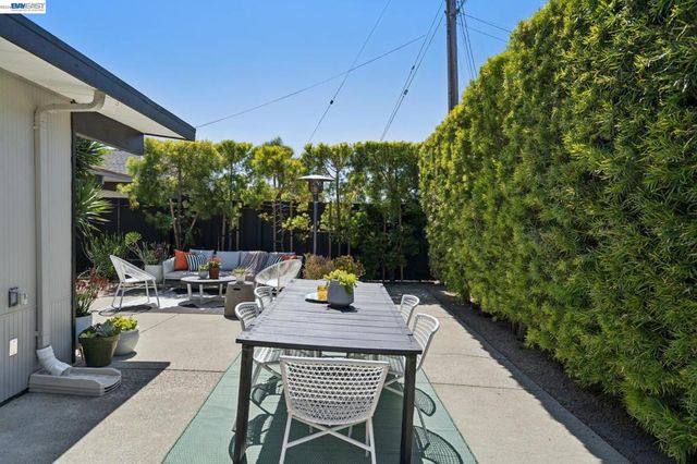 5768 Highwood Rd, Castro Valley, CA 94552