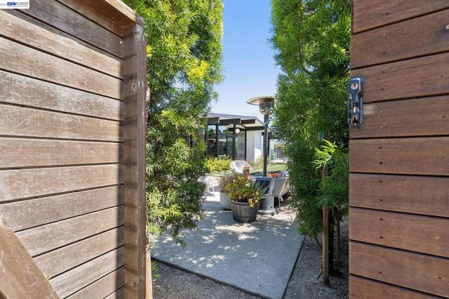 5768 Highwood Rd, Castro Valley, CA 94552