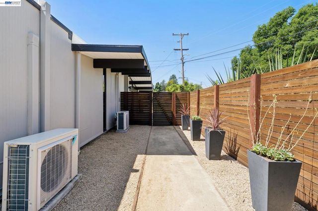 5768 Highwood Rd, Castro Valley, CA 94552