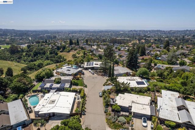 5768 Highwood Rd, Castro Valley, CA 94552