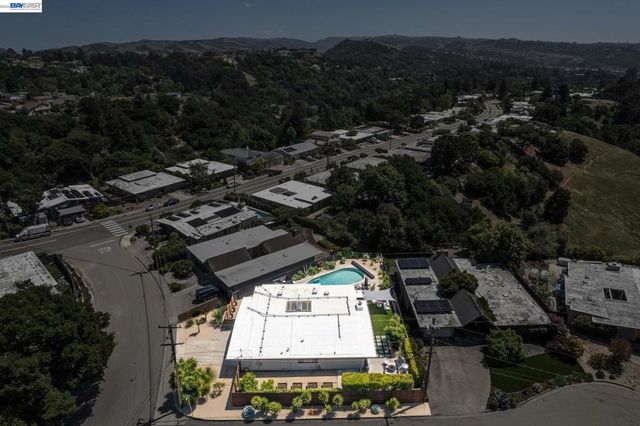 5768 Highwood Rd, Castro Valley, CA 94552