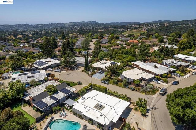 5768 Highwood Rd, Castro Valley, CA 94552