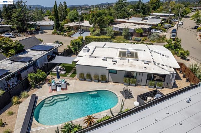 5768 Highwood Rd, Castro Valley, CA 94552