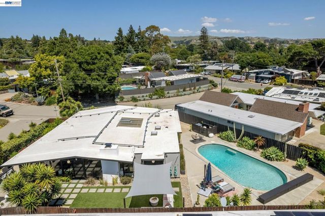 5768 Highwood Rd, Castro Valley, CA 94552
