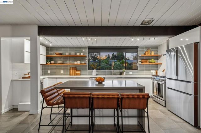 5768 Highwood Rd, Castro Valley, CA 94552