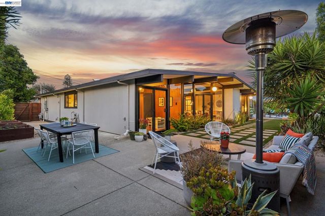5768 Highwood Rd, Castro Valley, CA 94552