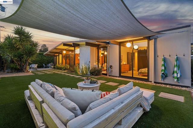 5768 Highwood Rd, Castro Valley, CA 94552