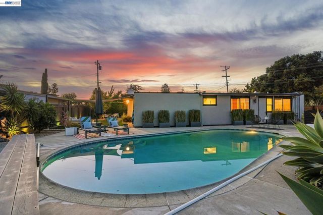5768 Highwood Rd, Castro Valley, CA 94552
