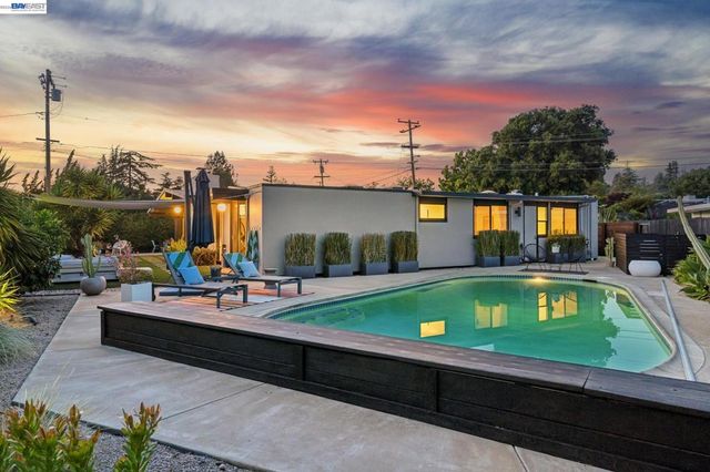 5768 Highwood Rd, Castro Valley, CA 94552