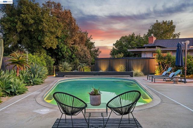 5768 Highwood Rd, Castro Valley, CA 94552