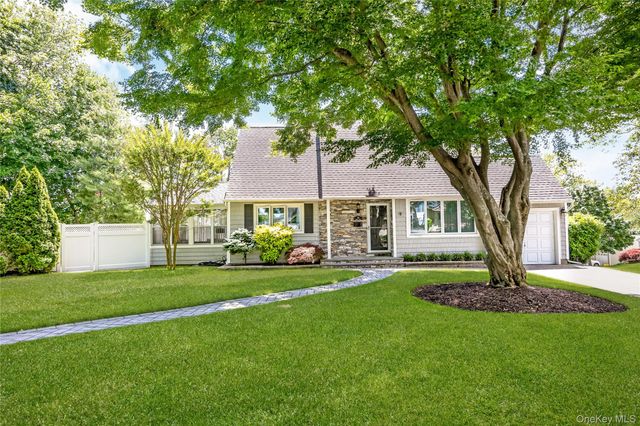 34 Ridge Road, Farmingdale, NY 11735