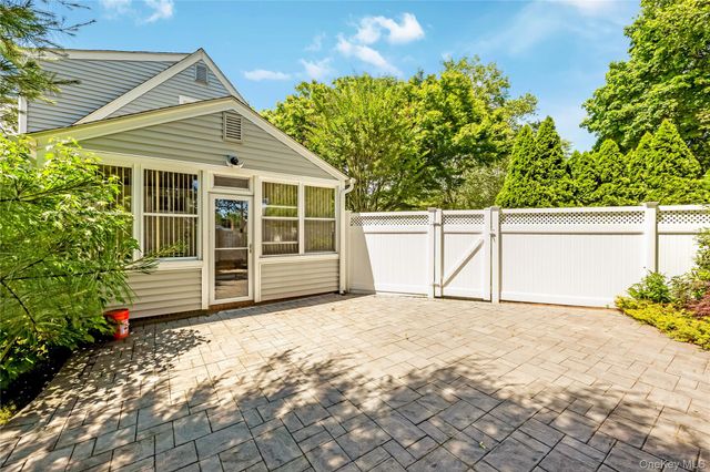 34 Ridge Road, Farmingdale, NY 11735